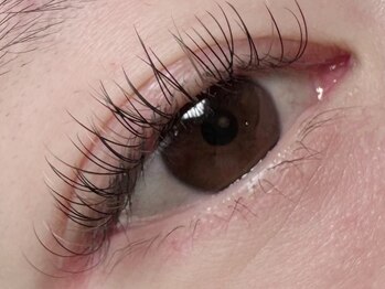 イナ(ina)の写真/経験豊富なオーナーによる施術♪魅せる目元へ【フラットラッシュ使用】カラーエクステに変更も◎