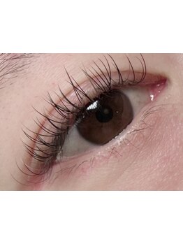 ナチュラル上品な目元にしたい