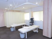 樋口接骨院/広々した施術スペース