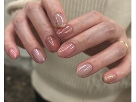 左右違いがオシャレなネイル
