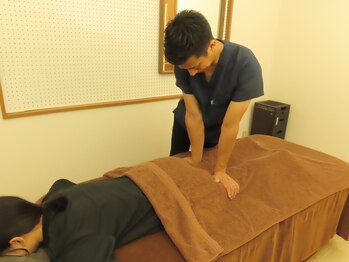 小桜はり灸 整体院 江戸川橋店/大腿部施術