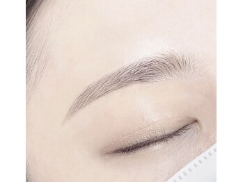 ミレマユメイク(mire)/お顔全体が引き締まる眉デザイン