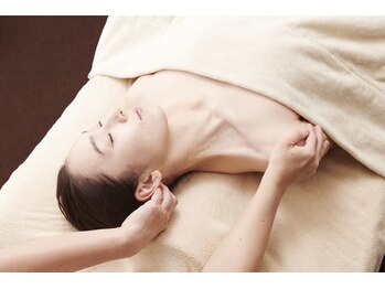 サレーヌ フェイシャルサロン 伊丹店/肩ストレッチ