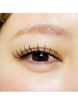 ニィ(NiY)/コーティング美容液で束間仕上げ