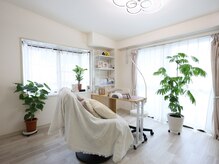 Nail room yela.