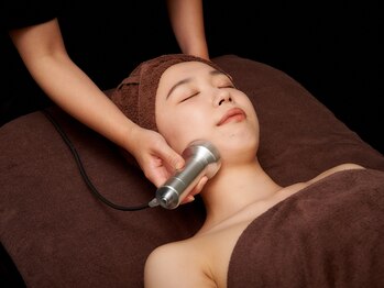 クッカ(kukka)の写真/小顔【切らないリフトUP】/首肩の凝り改善は“Kukkaへ”音響振動×近赤外線効果を掛け合わせた最新機器♪