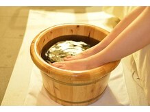 夢足庵/足裏マッサージ最初に足湯