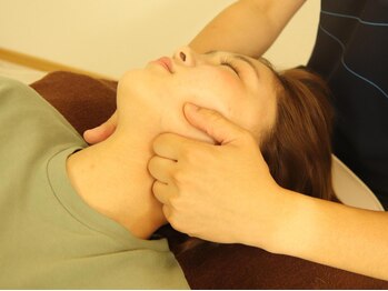 リラクゼーション整体 てのひら/人気の小顔矯正!