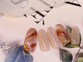 上品カラーのプッチ柄ネイル