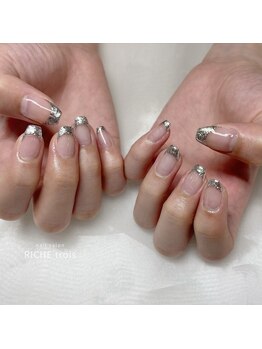 リッシュ トロワ(RICHE trois)/キラキラフレンチネイル♪