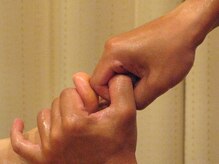トータルリラクセーション 一心の雰囲気（二番人気の足底リフレクソロジー（足つぼ）脳下垂体反射区刺激）