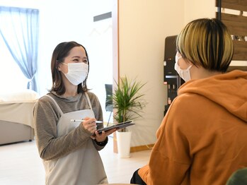 モンステラ(MONSTERA)/カウンセリング風景