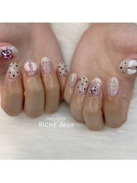 流行りのクローバーデザイン