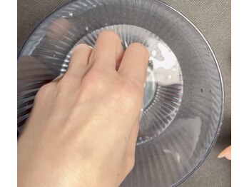 ナバナ(nabana)/お湯に浸して甘皮をふやかします