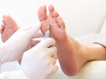 専用の機械を使い施術していきます。