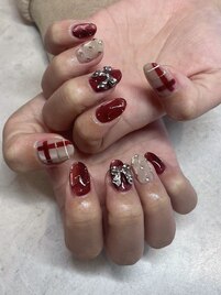 大人可愛いチェックネイル