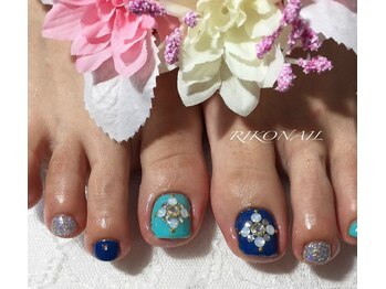 リコ ネイル(RIKO NAIL)/ビジューたっぷりネイル