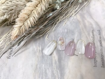 モグネイル(Mogunail)/8月定額Bニュアンスネイル