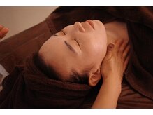 サロン ド ルポ(Salon de Repos)の雰囲気（フェイシャル施術の中にデコルテケアも行います！）