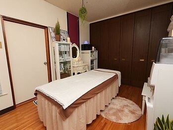 レイワ(Reiwa)の写真/【都度払いのみの脱毛サロン】最新脱毛器で滑らか肌に*整体やヘッドスパと受けるとお安くご施術が可能◎