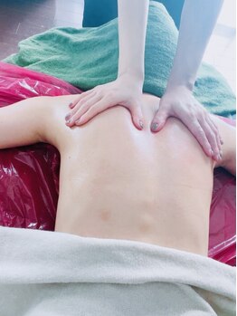 トラ(TORA)の写真/背中・肩・首のこりをほぐしながら、ヒートマットでたっぷり汗もかけて全身デトックス!むくみ解消にも◎