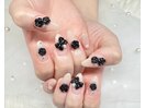 ベージュ×ブラックネイル