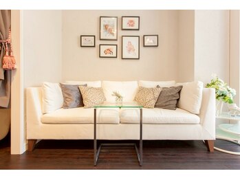 ネイルサロン アミュゼの写真/《自分のための贅沢時間》周りの視線を気にすることなく、心地良い香りにつつまれ癒させる至福のひととき…