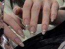 高級感溢れるキラキラネイル