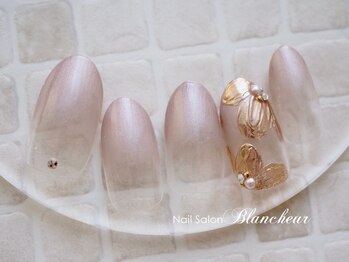 ネイルサロン ブランシュール(Nail Salon Blancheur)/くすみピンクのポイントフラワー