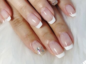 シンプルなフレンチネイル