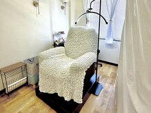 エミューク(emuque.)の雰囲気(大好評のリクライニングソファでゆったりと施術を受けて頂けます)