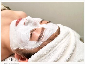 エステティックサロン ラ ベルタ(Esthetic Salon La Belta)の写真/ハーブピーリング/しみケア/ACトリートメント/ビタミン導入/毛穴洗浄など…あらゆる美白メニューをご用意！