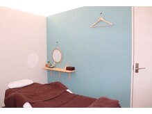Natural Salon HARUMOE 上田店【11/15 NEW OPEN（予定）】の雰囲気（個室完備！施術後のメイクなどにもご利用いただけます。）