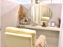 スラッシュ アイ(SLASH eye)の雰囲気(清潔感のある個室空間♪他人の目を気にせずリラックス出来ます!)