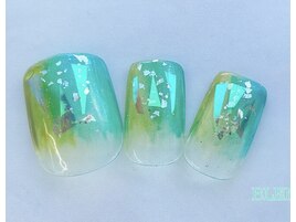 クリアカラーで夏先取りネイル