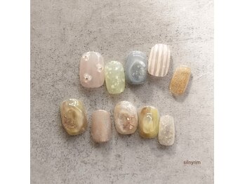シルニー リム(Silny rim)/アシンメトリーニュアンスネイル