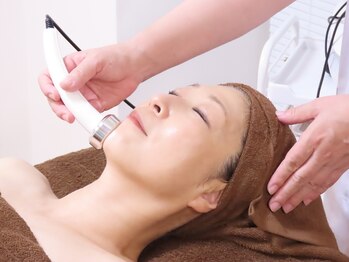 ユーフォリア(Euphoria)の写真/【西11丁目駅~徒歩4分】40代からのたるみ・ほうれい線に!驚くほどスッキリ小顔リフトアップで自信UP♪