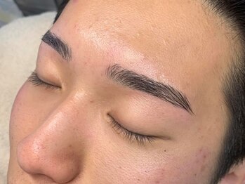 ミセレルオカザキ(MISEREL OKAZAKI)の写真/お顔の印象を決める眉毛スタイリングはデザインお任せ下さい！一人一人に合わせたご提案をいたします◎