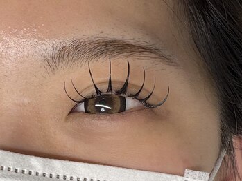 ティアラ(Tiara)の写真/完全個室のプライベート空間で人目を気にせず施術可能♪理想の目元に合わせてまつ毛パーマメニューも有り◎