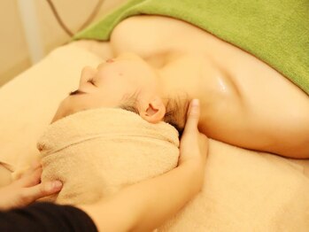 えくぼ 神戸駅前店(悦慕)の写真/日々の忙しさを忘れ、静かな空間で首肩つらいを解消。あなたをしっかりほぐす体験◎