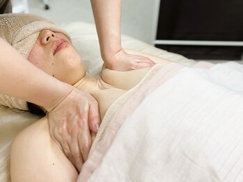 サンボーテ(Sanbeaute)の写真/一人ひとりのお悩みに寄り添いながらアプローチするオールハンド施術◇理想のふわふわバストをGET♪