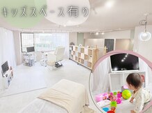 ソル 日吉台 成田駅前(Sol)の雰囲気（広々とした店内。エレベーターでベビーカーのままご来店も可◎）