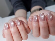 幻想的な輝きと奥行き感が魅力のマグネットネイルは200種類以上