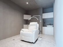 広々とした上質な空間で、周囲を気にせずゆったりと過ごせます。