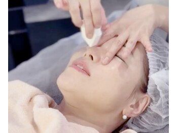 ハピア(HappiA)の写真/【大人女性に大好評◎】オールハンドでお肌に負担をかけずに、ざらつき、毛穴詰まりへアプローチ！