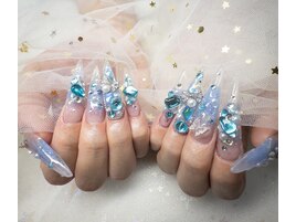 青ラメチークネイル