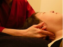 もみほぐし・首【マッサージ・オイル・もみほぐし・整体・ストレッチ・眼精疲労・小顔矯正・自律神経】