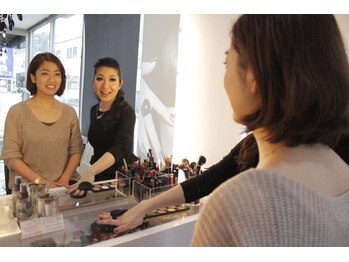 ビューティーコレクション アリレイナ(BEAUTY COLLECTION ARIREINA)の写真/パーソナルメイクでお顔に合わせ海外風ABG系メイクを再現。立体感メイクも楽しんで☆