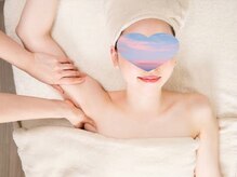 ルアノーヴァの雰囲気（二の腕や肩甲骨、脇下のリンパも流してお顔をググっと上げます♪）