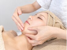【小顔×肌質改善】　Salon　de　MIRAの雰囲気（首肩デコルテ・表情筋からお顔の輪郭をしっかり引き上げ【小顔】）